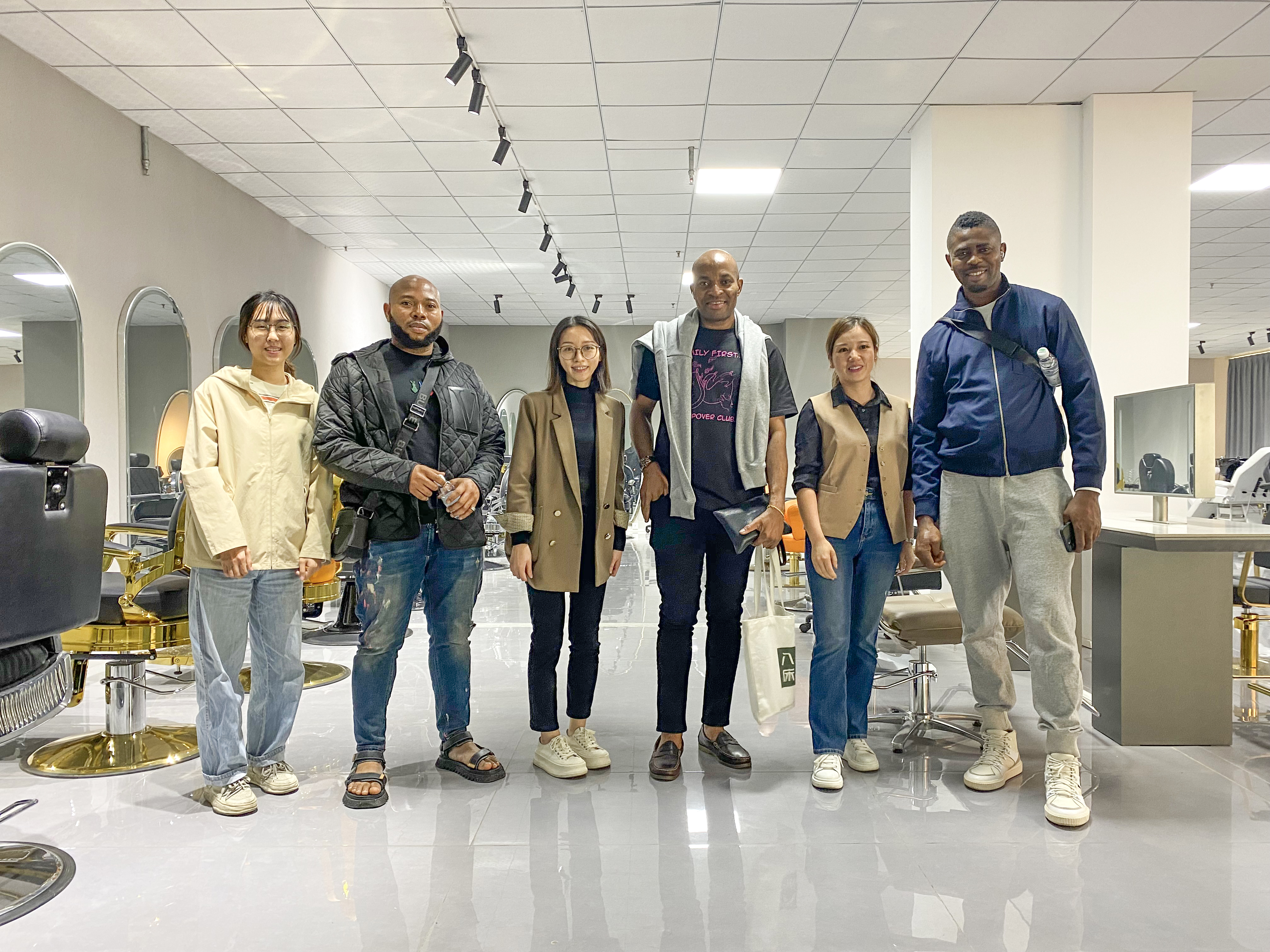 2025.04 A Delegation Of Nigerian Wholesalers Visited Our Company For An Inspection, Aiming To Explore New Cooperation 